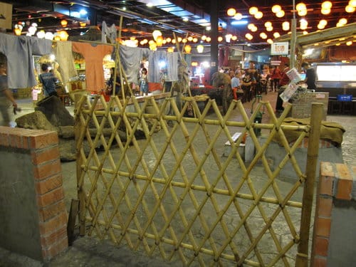草屯 寶島時代村 50年代懷舊街景的復合式商場…下雨天的好去處 - 第106張圖 草屯 寶島時代村 50年代懷舊街景的復合式商場…下雨天的好去處