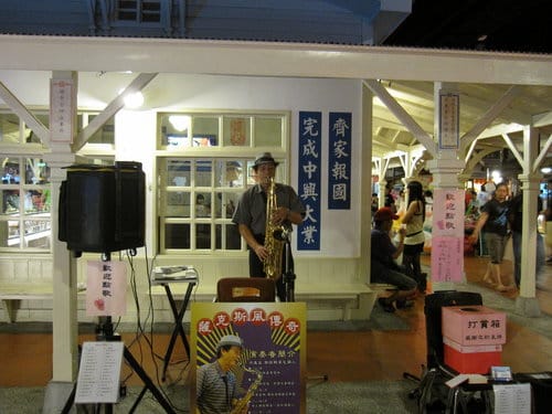 草屯 寶島時代村 50年代懷舊街景的復合式商場…下雨天的好去處