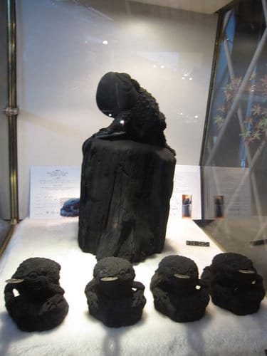 南投/國姓國姓驛站遊客中心『炭雕藝術博物館』免費參觀 (2014年巳更新為牛樟芝..商品展售區) - 第11張圖 南投/國姓國姓驛站遊客中心『炭雕藝術博物館』免費參觀 (2014年巳更新為牛樟芝..商品展售區)