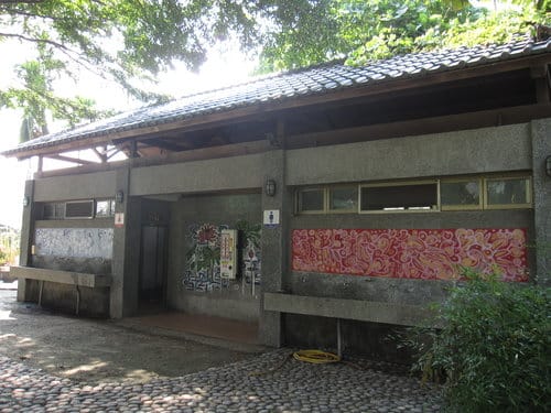 南投/國姓國姓驛站遊客中心『炭雕藝術博物館』免費參觀 (2014年巳更新為牛樟芝..商品展售區) - 第32張圖 南投/國姓國姓驛站遊客中心『炭雕藝術博物館』免費參觀 (2014年巳更新為牛樟芝..商品展售區)