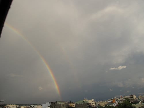 連續兩天都看到雨中的彩虹和霓虹