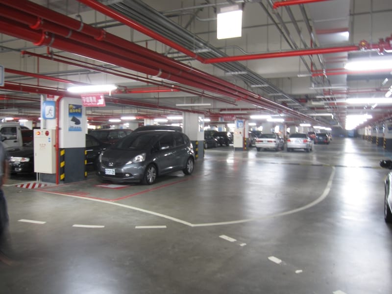 室內免費停車場.JPG 室內免費停車場.JPG