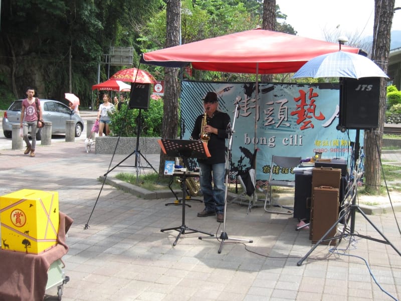 街頭藝人表演.JPG 街頭藝人表演.JPG