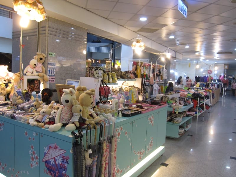 書局前開放式商店.JPG