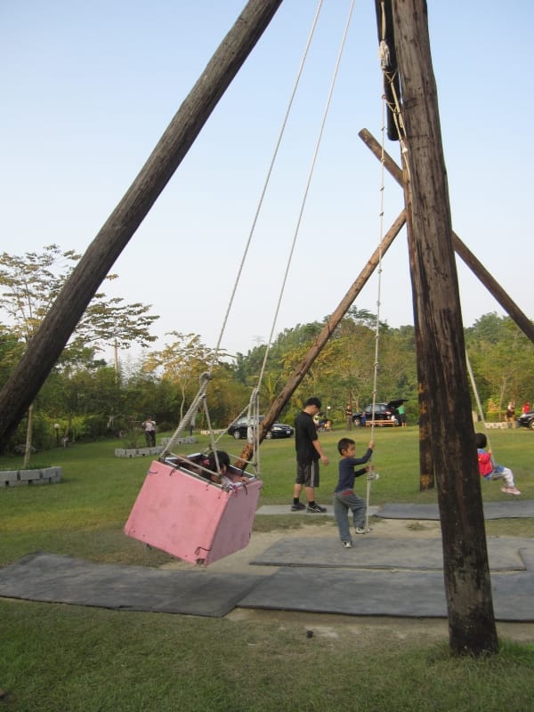 大型盪鞦韆 (2).JPG