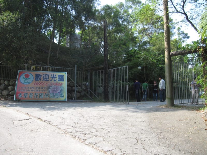 右彎過露營區大門.JPG