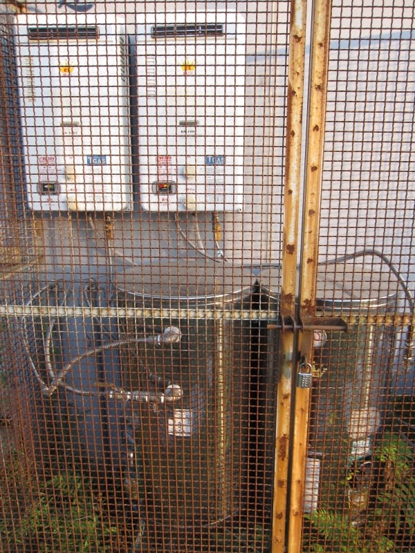 瓦斯熱水器+電熱水器.JPG 瓦斯熱水器+電熱水器.JPG