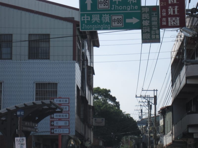 右轉-中98縣道.JPG 右轉-中98縣道.JPG