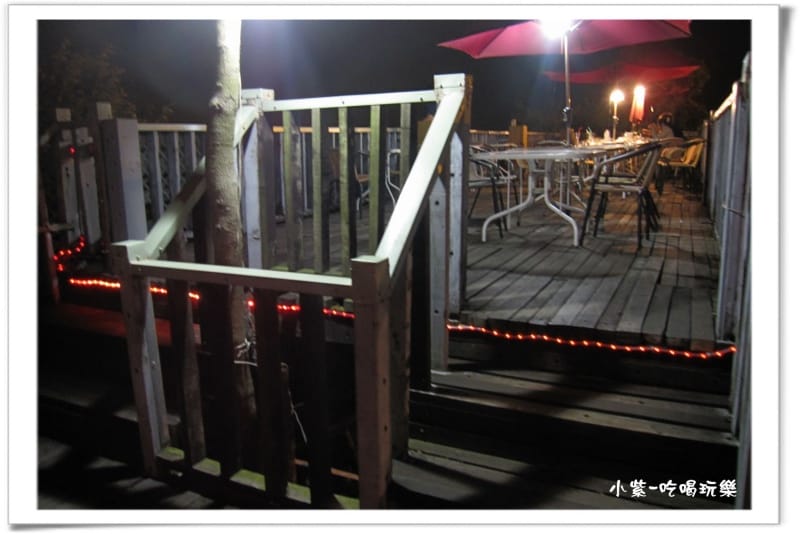 小湖光山舍-夜景.jpg