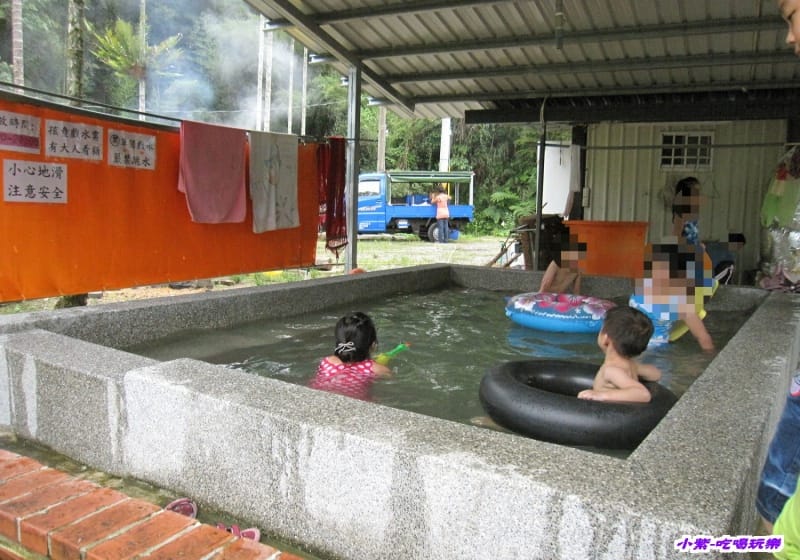 戲水馬賽克.jpg 戲水馬賽克.jpg