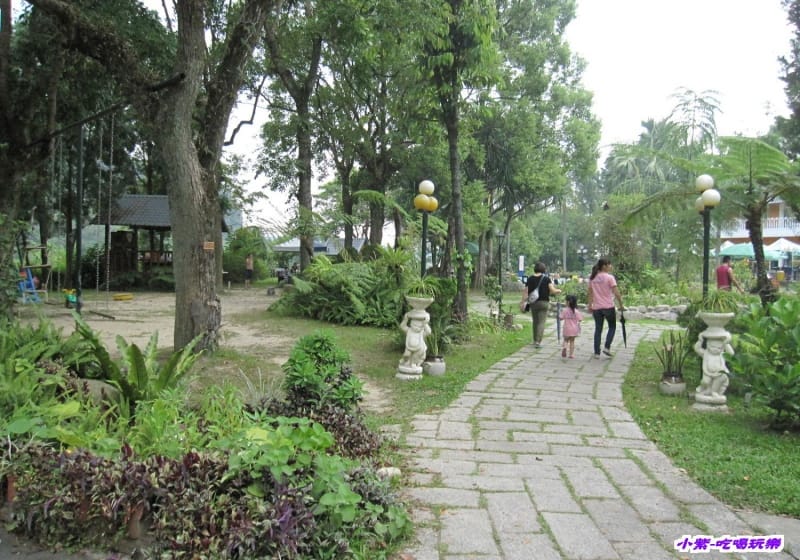 往游泳池.jpg