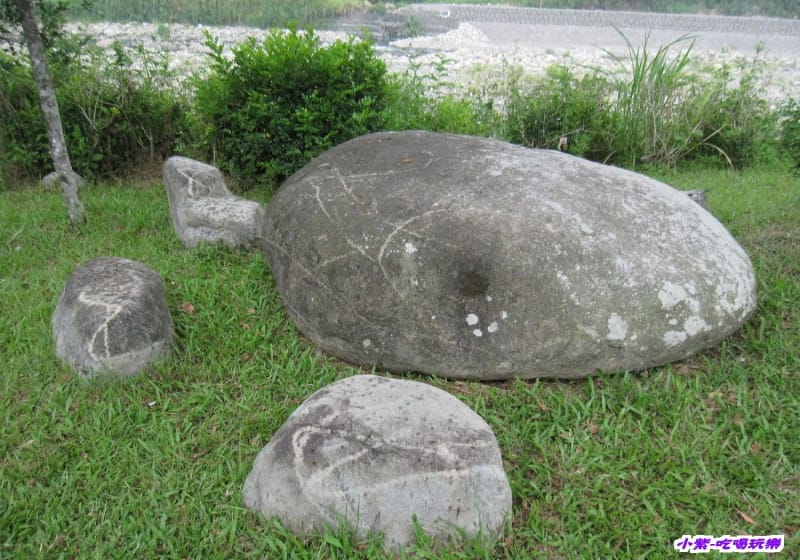 石桌椅.jpg
