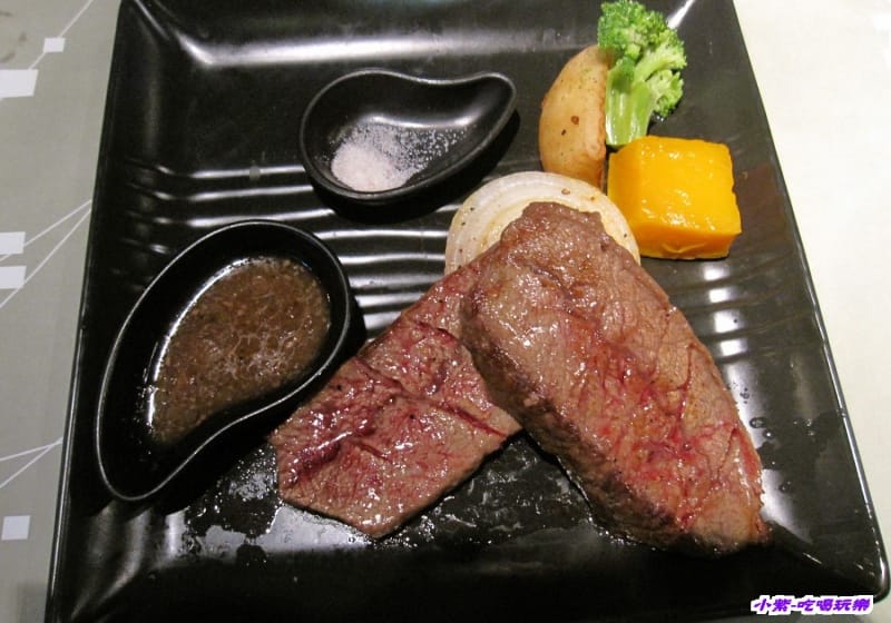 洋蔥烤牛肉.jpg 洋蔥烤牛肉.jpg