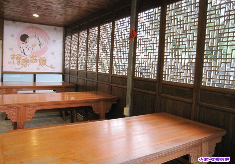 商店內休息座椅.jpg