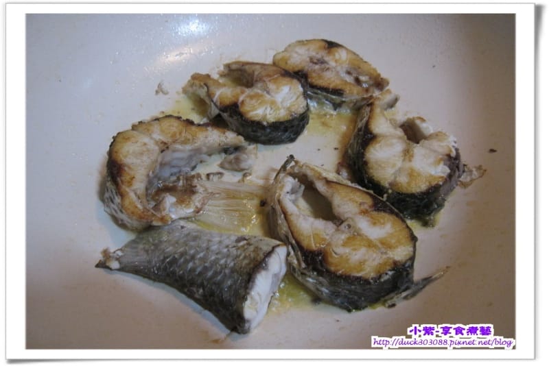 乾煎烏魚至金黃色.jpg