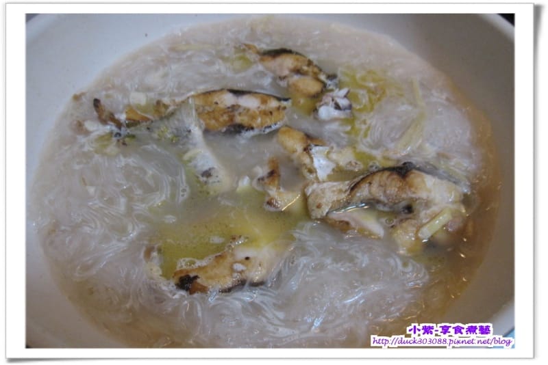 煎好的魚下鍋.jpg