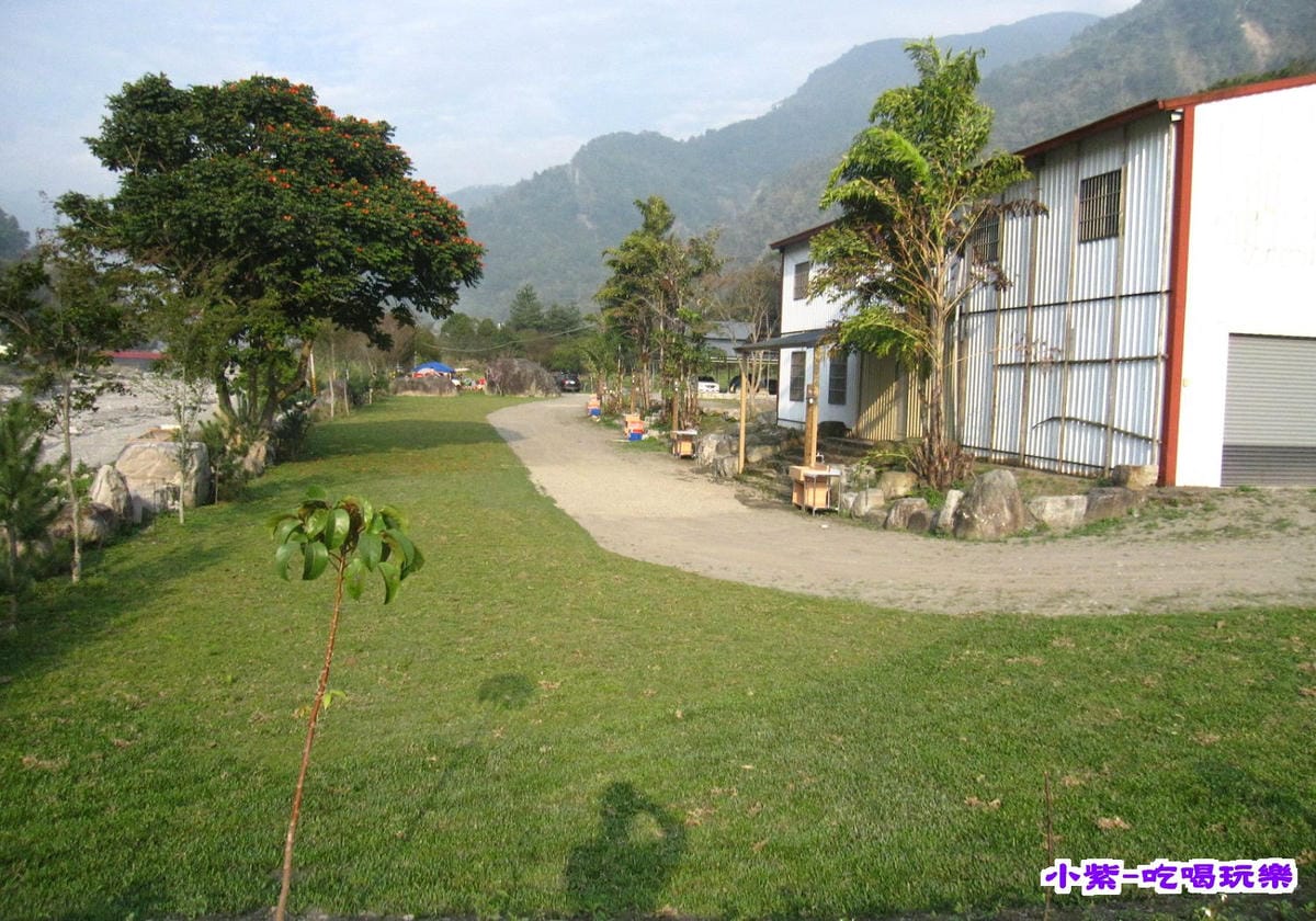 河畔區--綠草地.jpg
