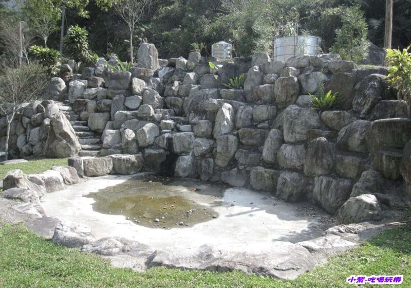 夏季山泉戲水池.jpg