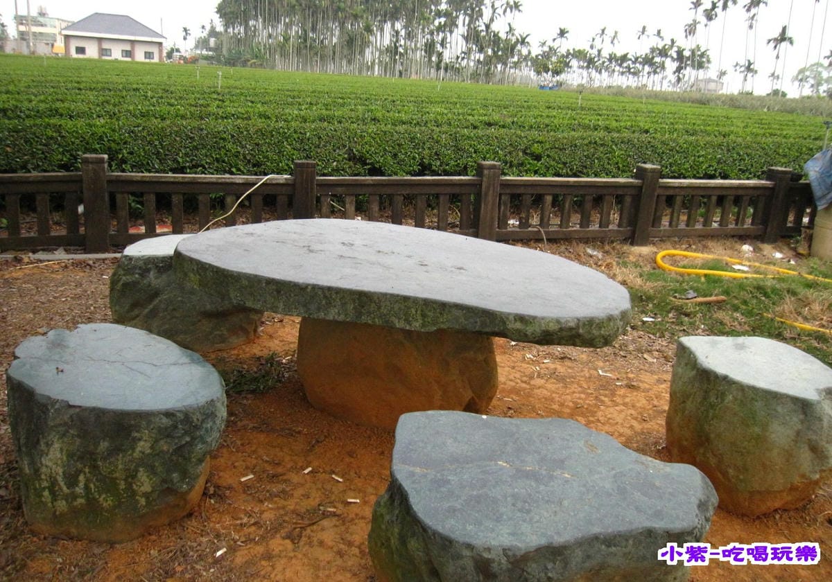 石椅.jpg