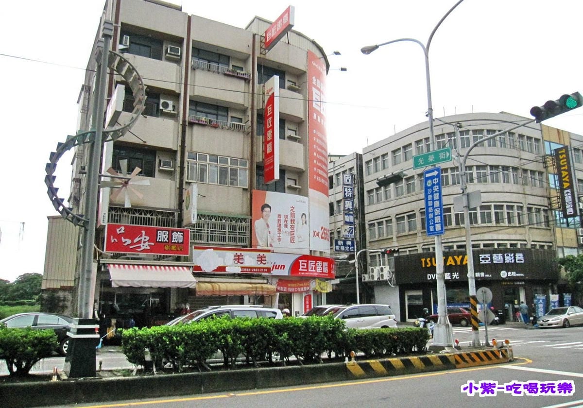 巨匠電腦斜對面.jpg