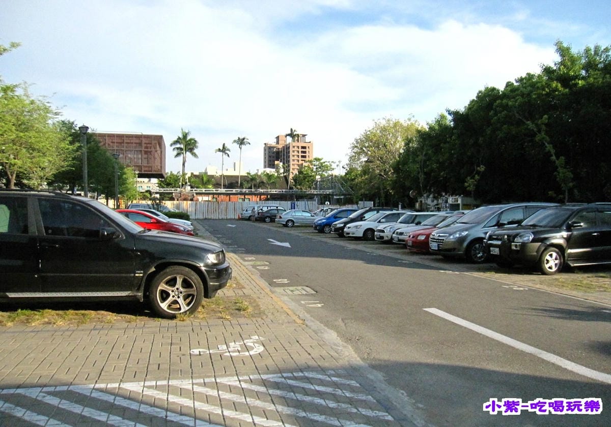園區內停車場 (1).jpg