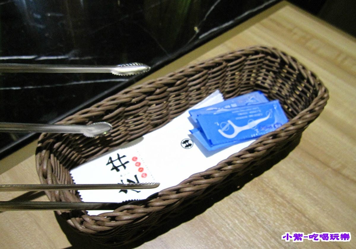 溼紙巾.牙線.jpg 溼紙巾.牙線.jpg