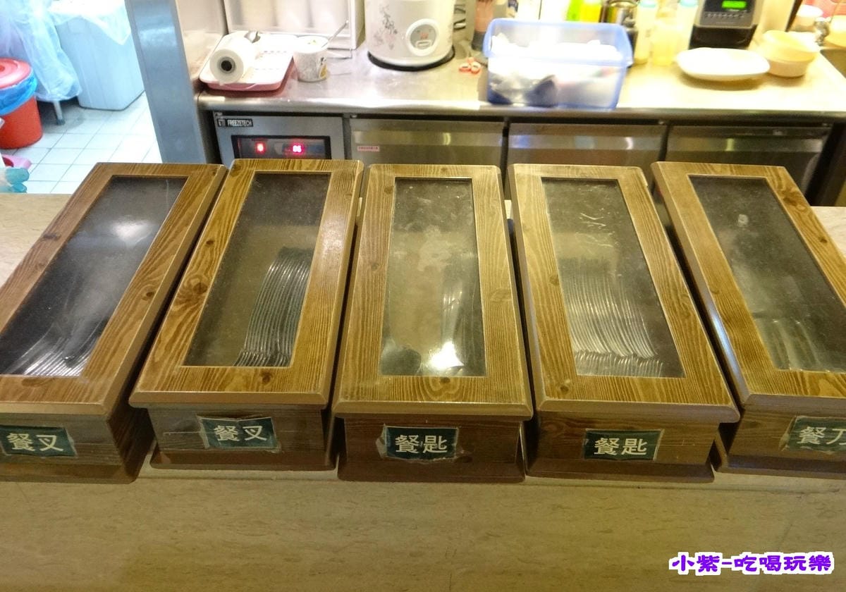 餐具在櫃台.jpg 餐具在櫃台.jpg