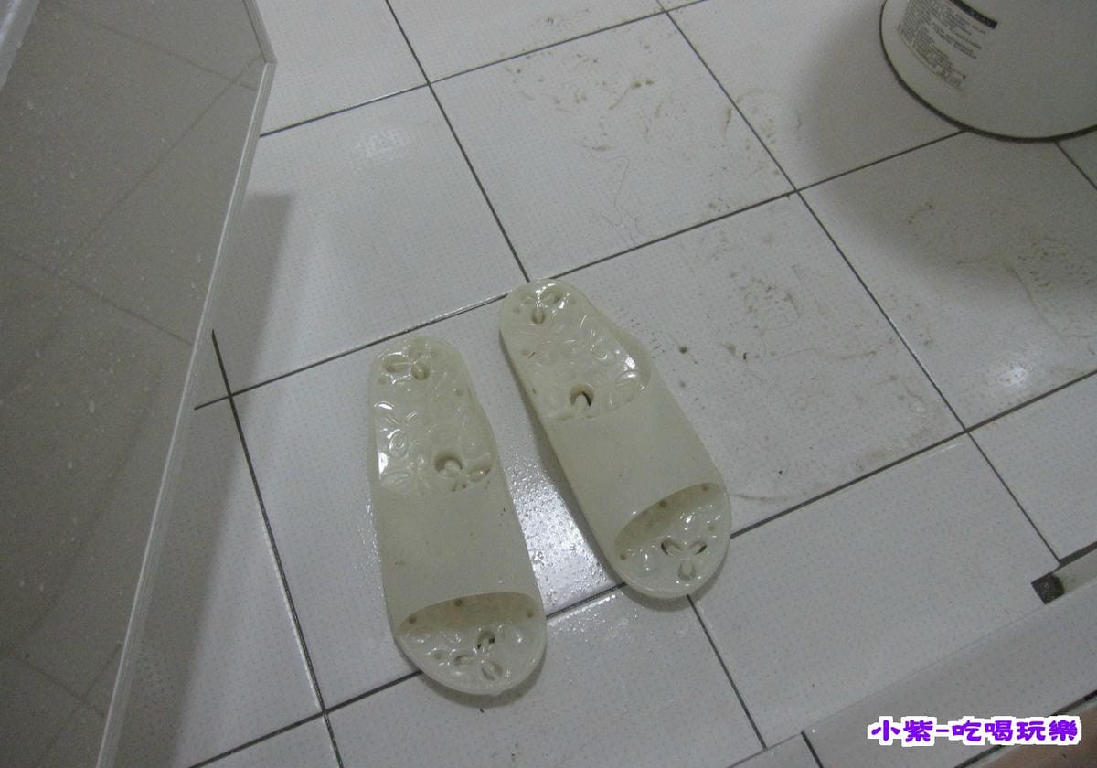 換室內拖.jpg 換室內拖.jpg