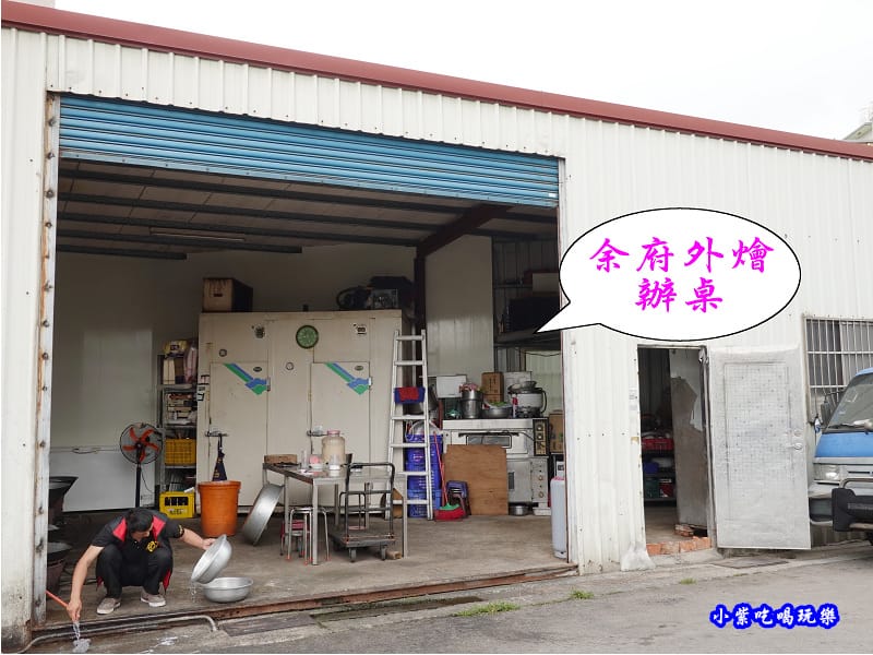 白色鐵皮屋-余府香酥鴨 (1).jpg 白色鐵皮屋-余府香酥鴨 (1).jpg
