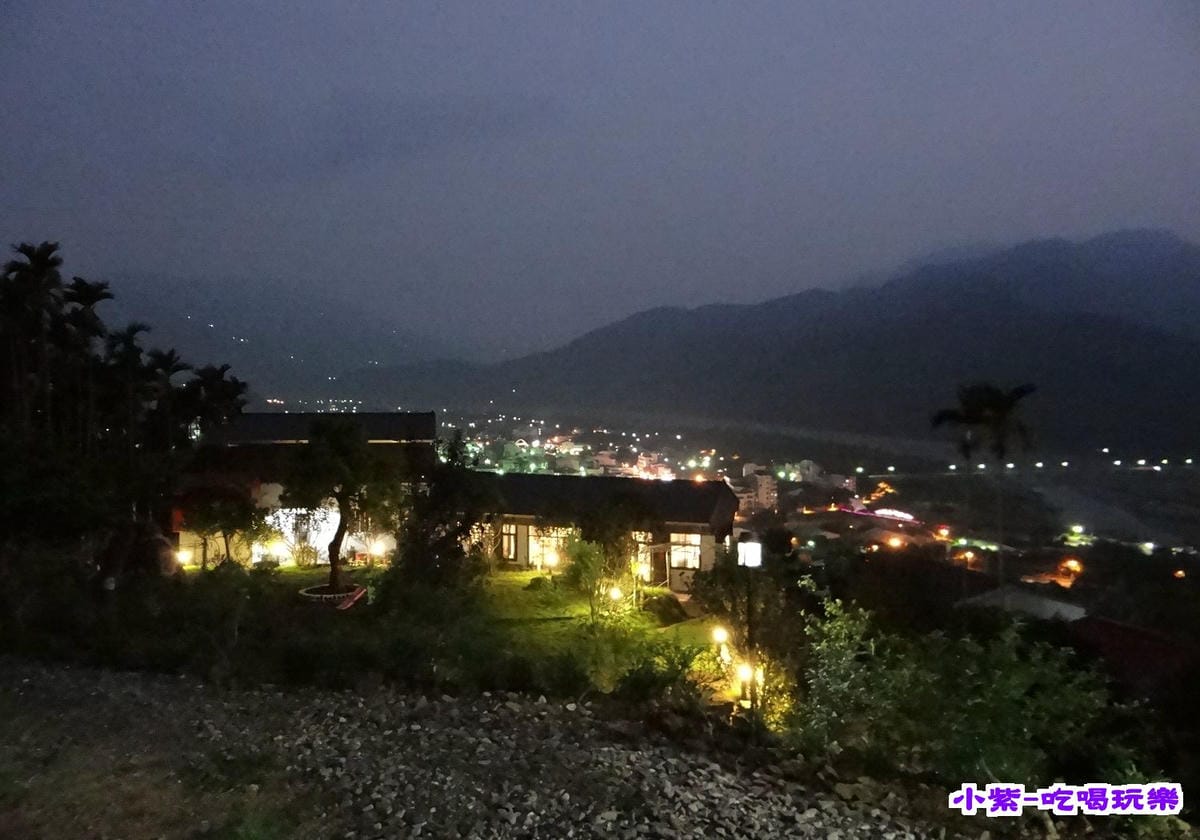 水鄉山岳夜景.jpg