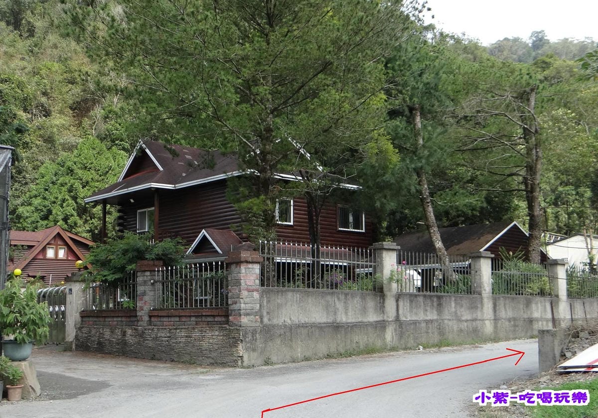 左邊私人木屋.jpg 左邊私人木屋.jpg