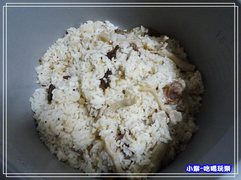 拌勻-臘腸藍寶石菇蒸飯 (7)2.jpg