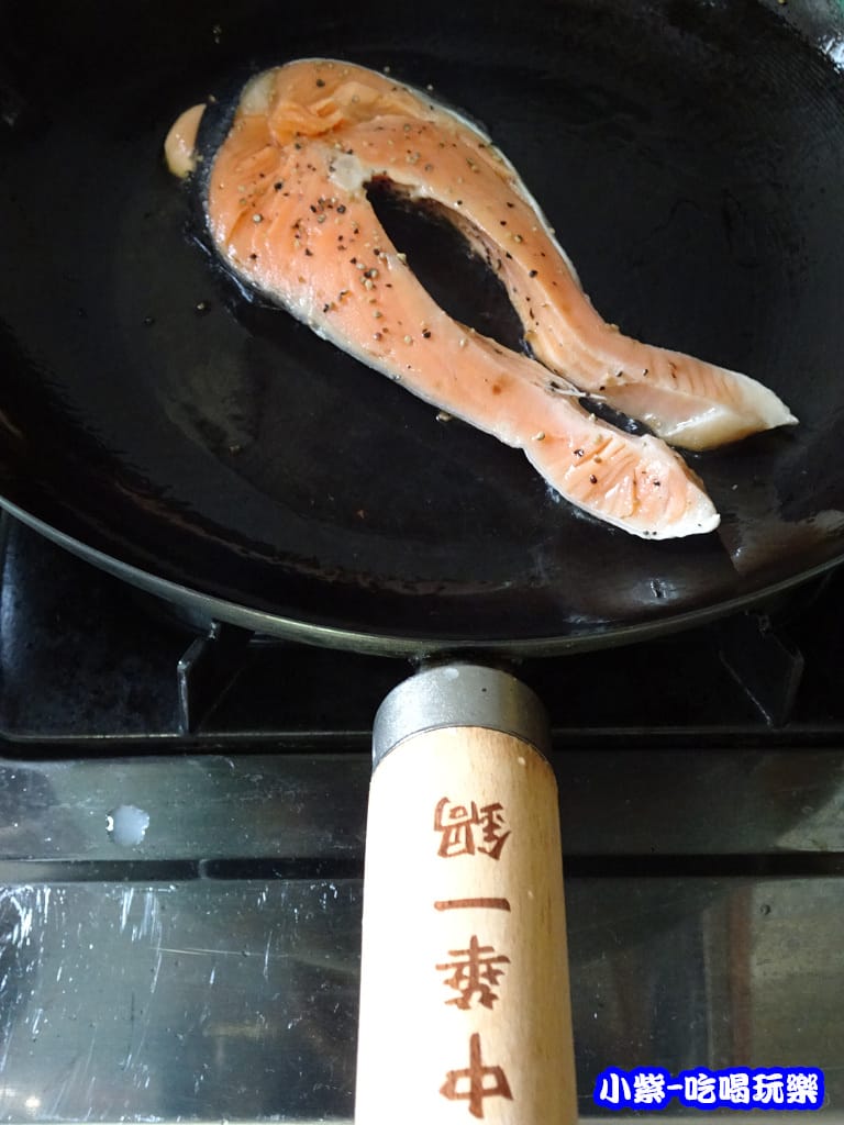 煎鮭魚3.jpg 煎鮭魚3.jpg