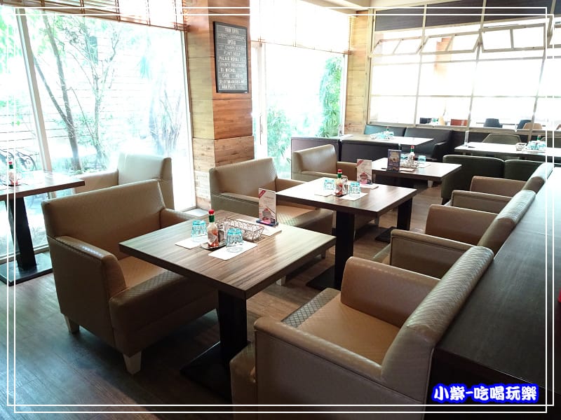後方用餐區37.jpg 後方用餐區37.jpg