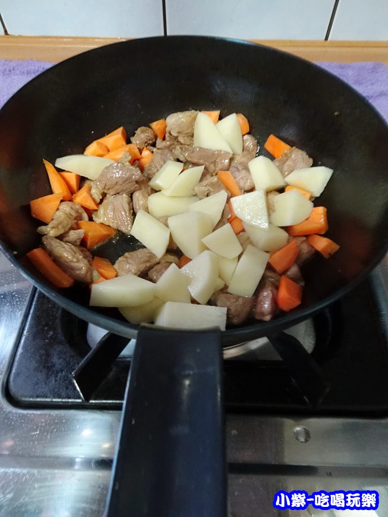 <馬鈴薯料理>黑鼎鍋導熱快燉肉真方便『馬鈴薯燉肉』食譜 <馬鈴薯料理>黑鼎鍋導熱快燉肉真方便『馬鈴薯燉肉』食譜