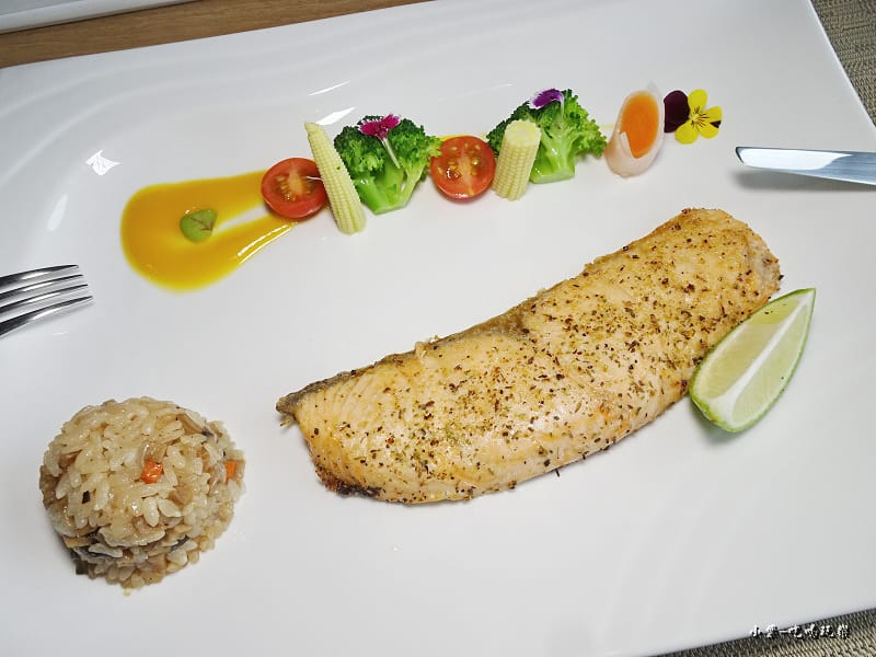 義式香料鮭魚 (2)50.jpg 義式香料鮭魚 (2)50.jpg