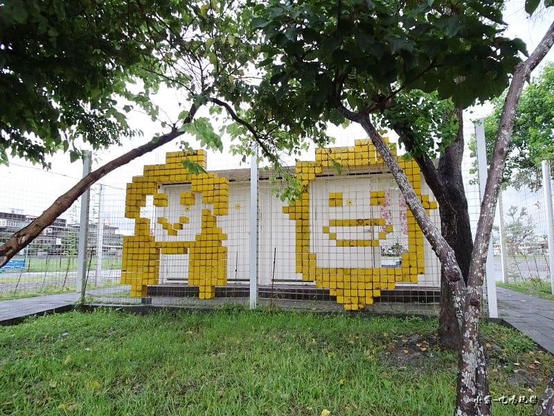 馬賽克洗手台旁廁所 (2).jpg