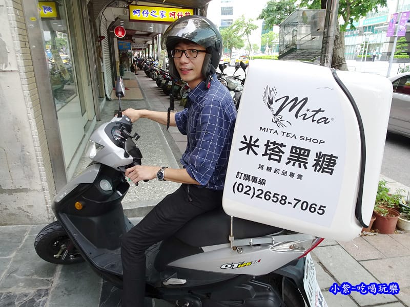 經理幫忙外送.jpg 經理幫忙外送.jpg