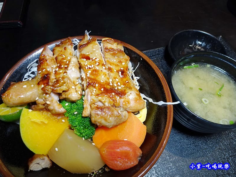 醬烤雞腿丼-八坂丼屋義大店 (3).jpg 醬烤雞腿丼-八坂丼屋義大店 (3).jpg