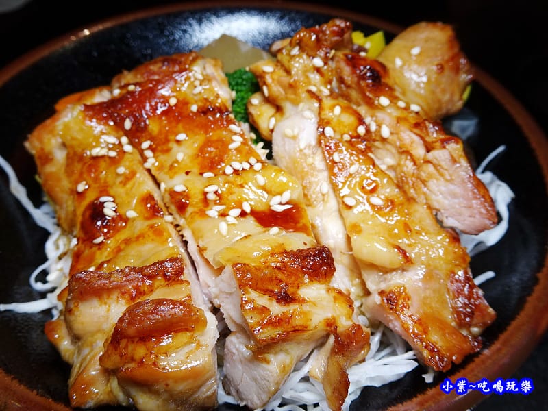 醬烤雞腿丼-八坂丼屋義大店 (1).jpg 醬烤雞腿丼-八坂丼屋義大店 (1).jpg