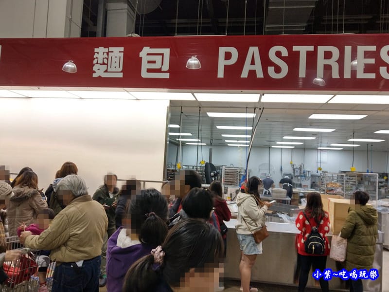 好市多麵包區 (2).jpg 好市多麵包區 (2).jpg