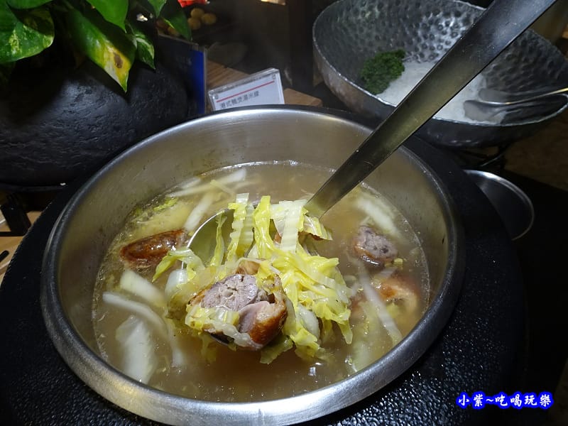 港式鴨煲湯米線-廚窗港點飲茶百匯-桃園.jpg