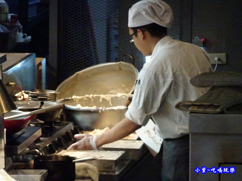 現做臘味蘿蔔糕-廚窗港點飲茶百匯-桃園.jpg