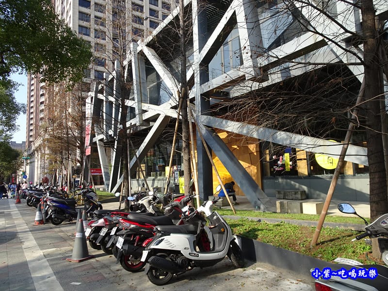 中正路-海月鍋物-可停機車.jpg