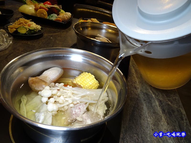 自己加湯-食鮮日式火鍋吃到飽.jpg 自己加湯-食鮮日式火鍋吃到飽.jpg