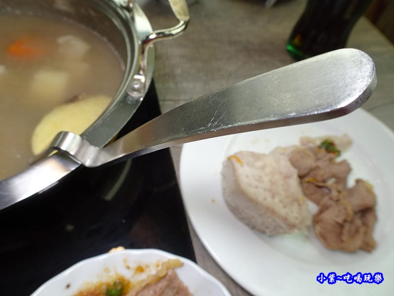 不會掉的湯匙-百味釜精緻鍋物.jpg 不會掉的湯匙-百味釜精緻鍋物.jpg