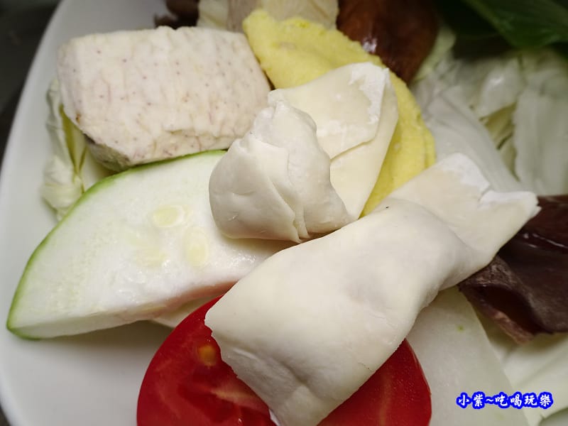 菜盤內有手工餃.jpg 菜盤內有手工餃.jpg