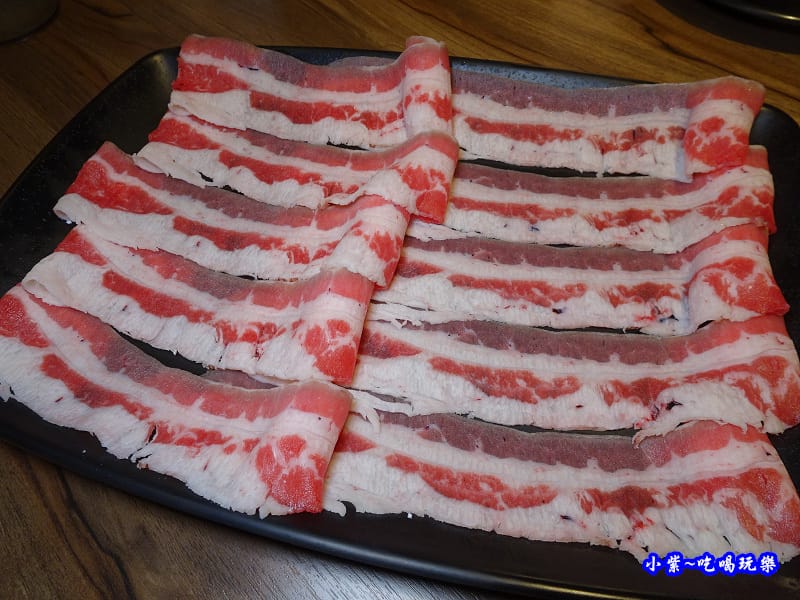 小肥牛肉盤-肉多多火鍋竹北店 (3).jpg
