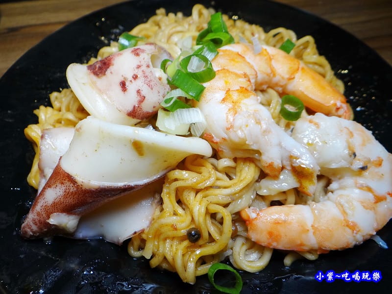 麻辣海鮮王子麵-肉多多火鍋竹北店 (2).jpg