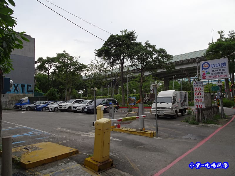 趴趴房停車場-柒串燒屋長安東路.jpg